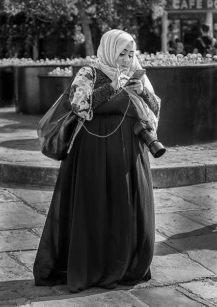 iPhone Concentration.jpg - Mono Open